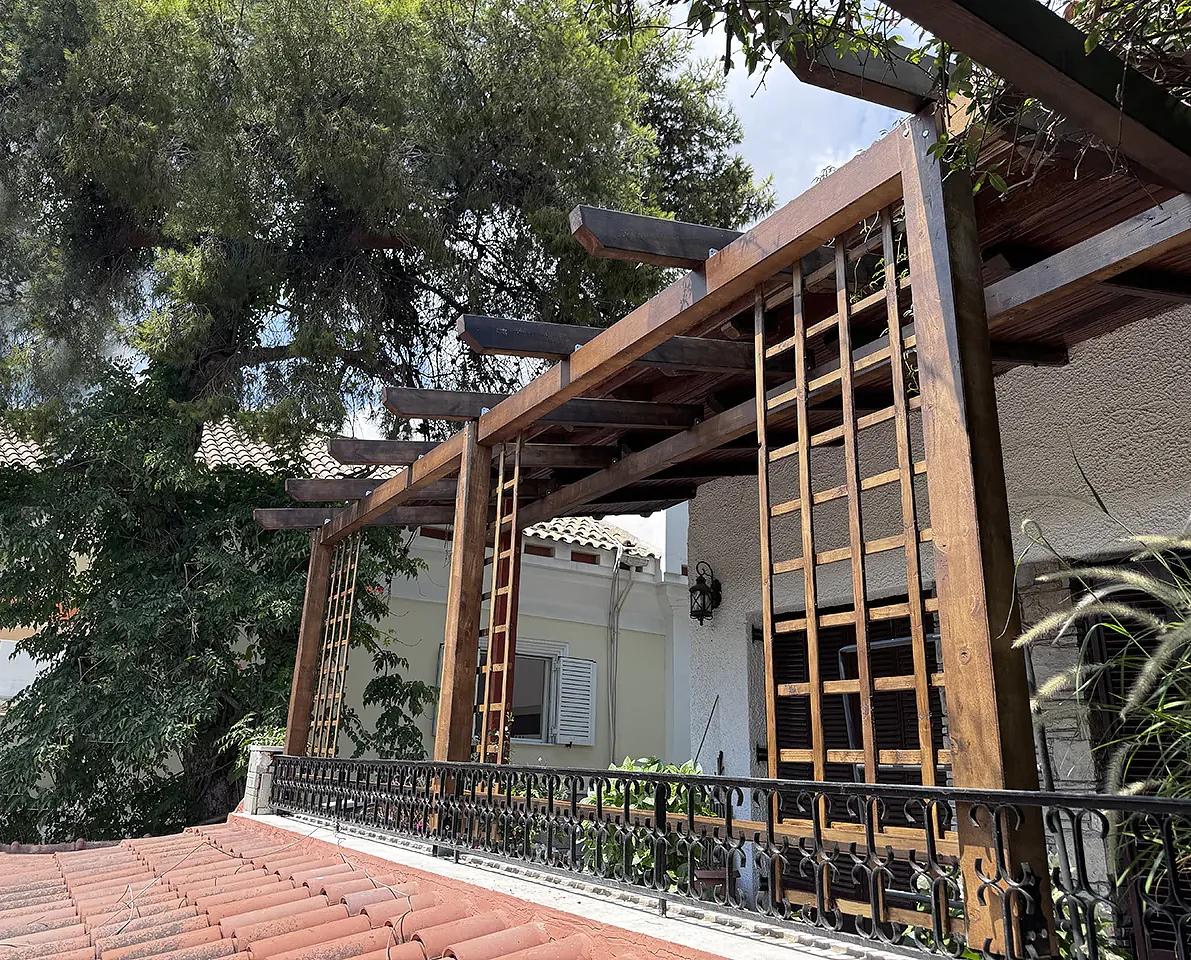 Πέργκολα σε σπίτι στην Κηφισιά
